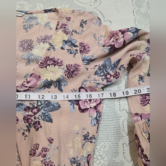 American Eagle, Feminine pink, floral wrap romper, long bell sleeves Size XXS - Picture 9 of 10